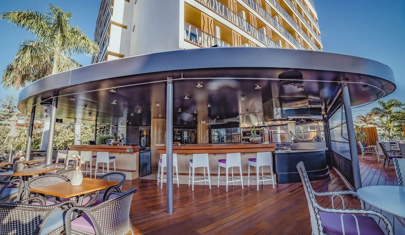 HOTEL BOHEMIA SUITES -  POOL BAR